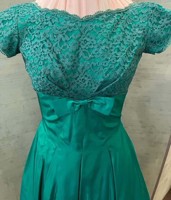 emerald green sleeveless dress Mac Duggal - Green Sleeveless V Neck Bow Detail Mermaid Gown