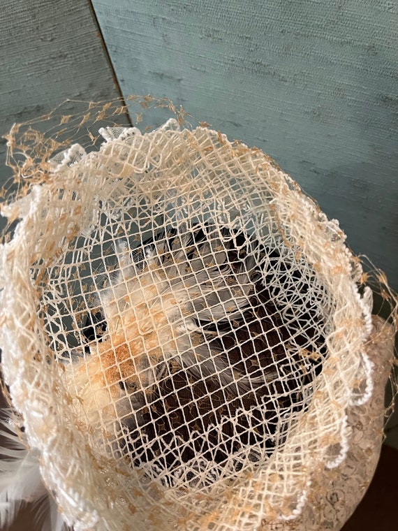 1960 Net Pillbox hat with aigrette feathers in wh… - image 3