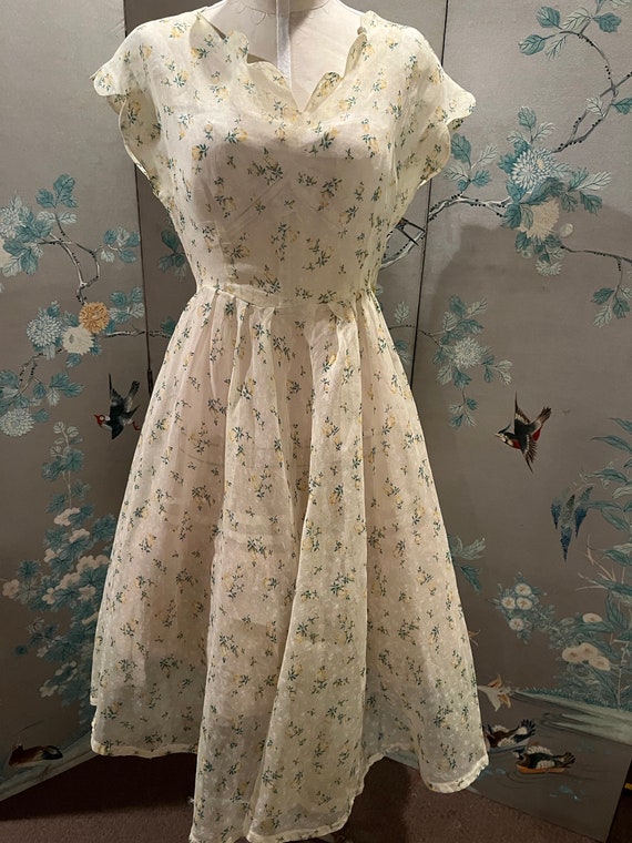 1950 Vintage, Yellow Flowered Organza Dress With Scalloped Neckline and  Sleeves. - Etsy