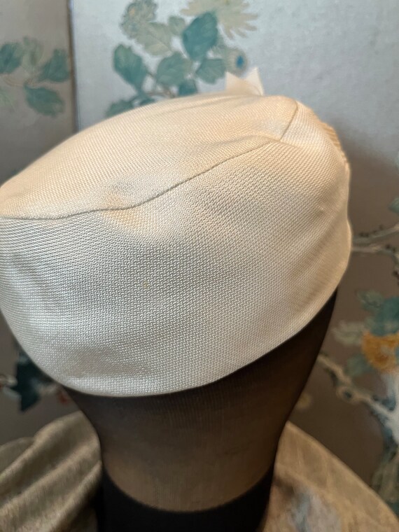 1960 pill box hat, white, linen like fabric - image 2