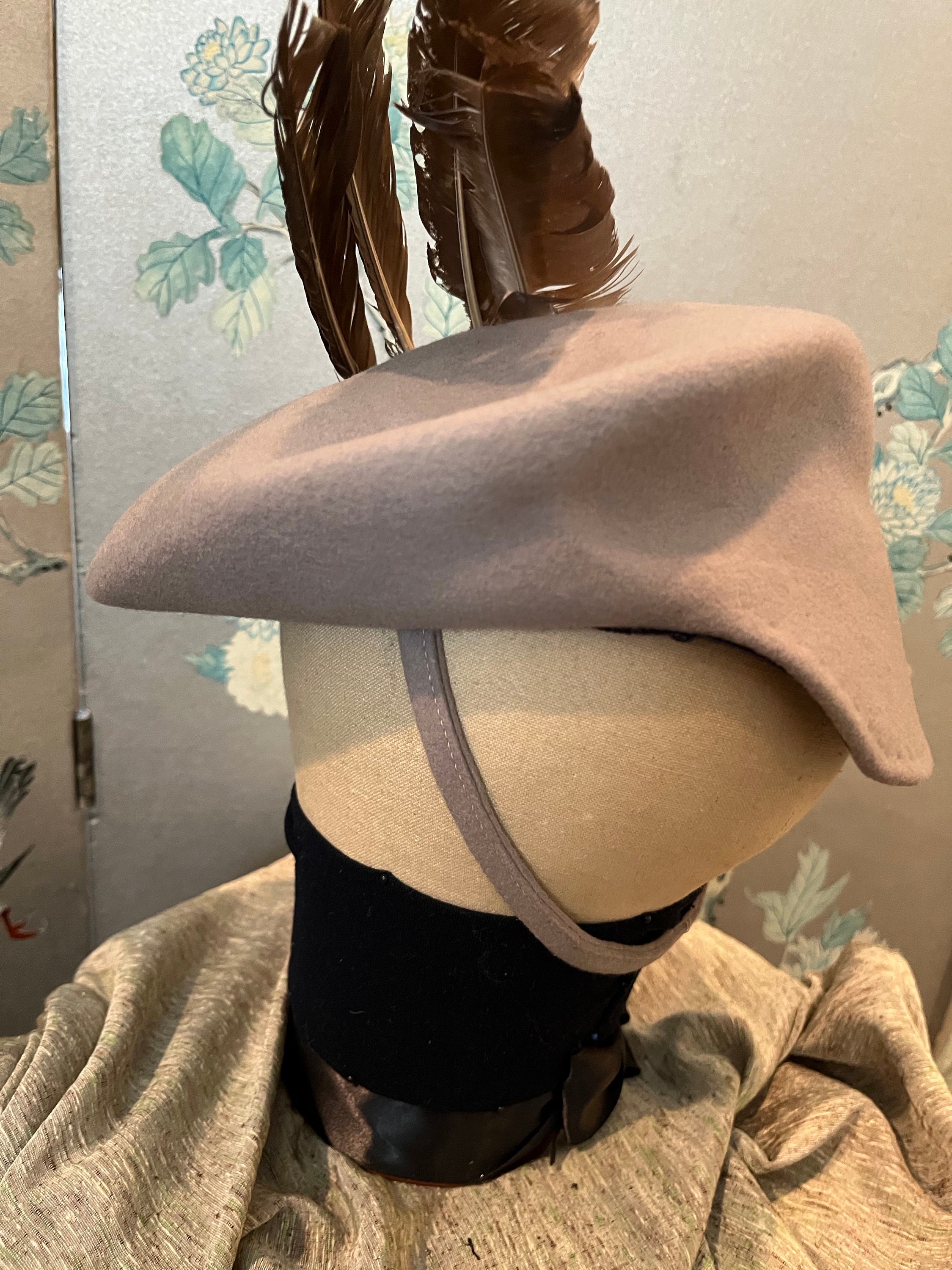 1940 Fascinator Beret in Grey, Velour Felt With 4 Smoky  display picture 3