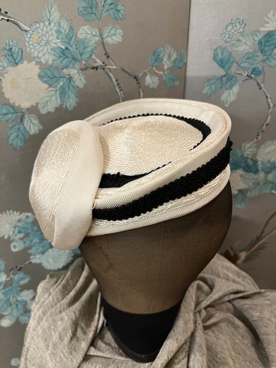 1940 vintage, fascinator style, white straw hat; black ribbon; Veda Louisa  tag
