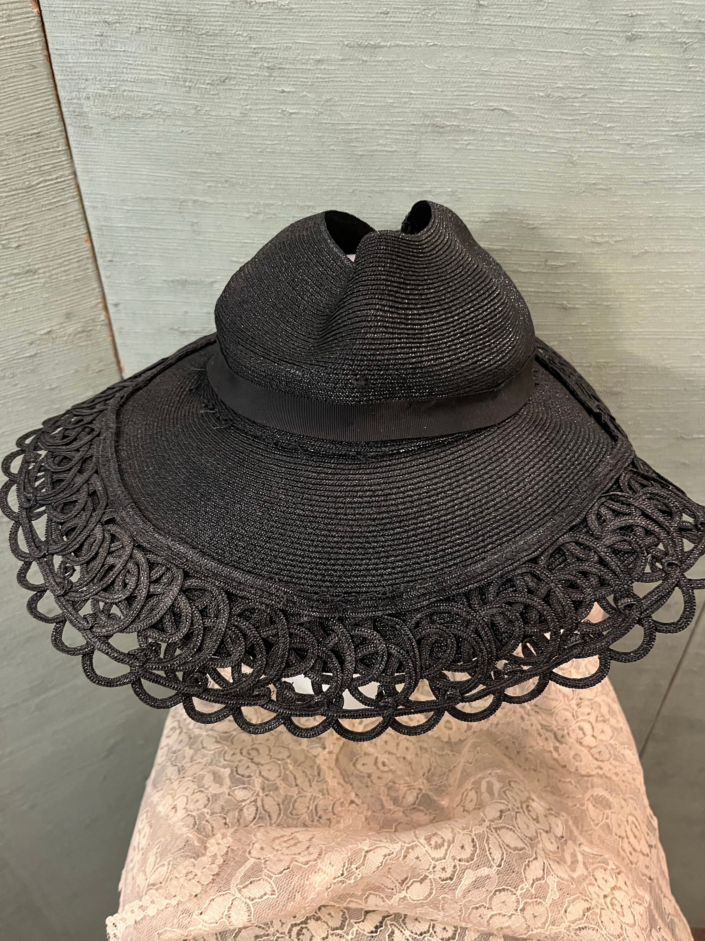 INVITING 1940s\' BLACK STRAW OPEN CROWN HAT WITH FABRIC FLOWERS & FANCY EDGING Original 1930 main image 2