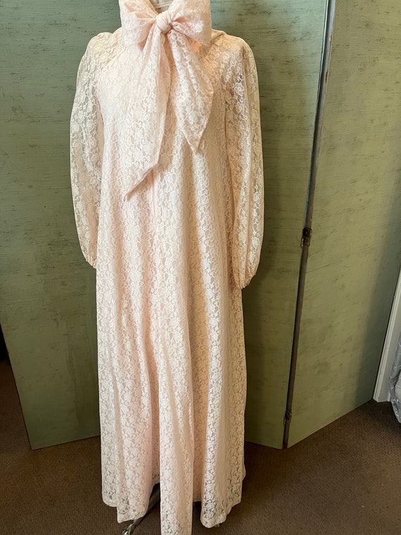 50’s lace robe/dressing gown, pink lace over shee… - image 2