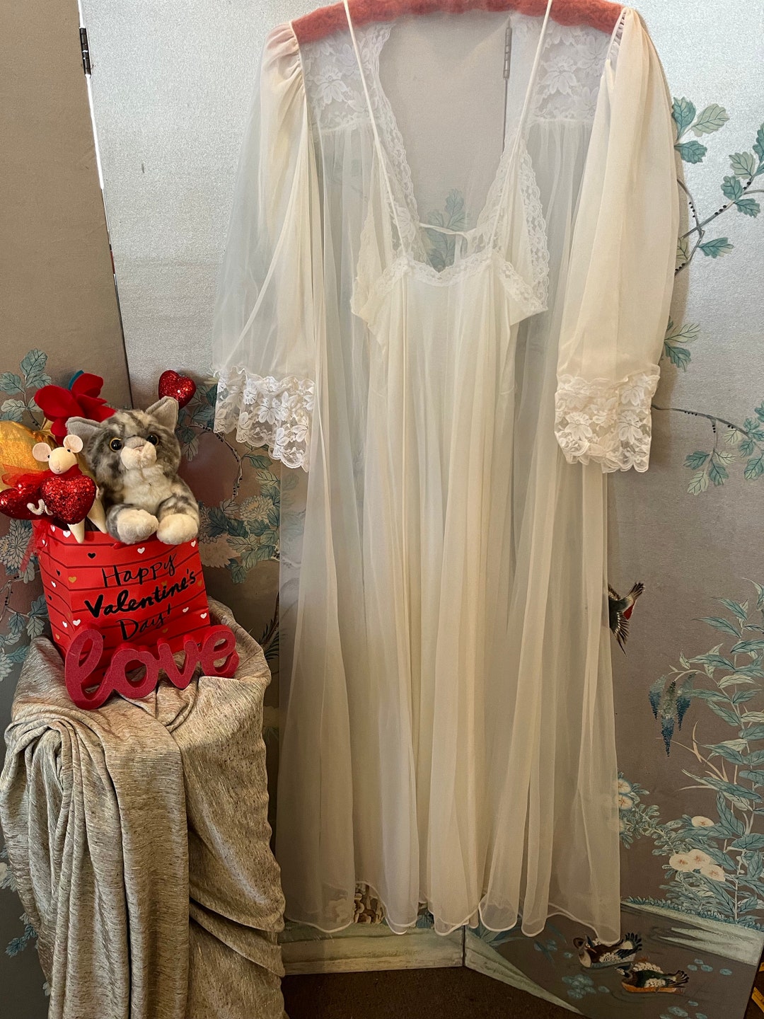 1970-vintage-lingerie-set-white-lace-and-nylon-full-length-wedding