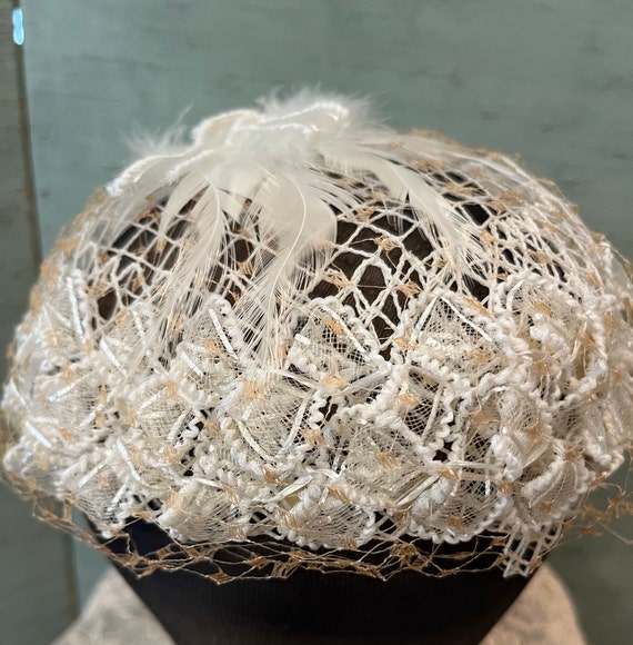 1960 Net Pillbox hat with aigrette feathers in wh… - image 1