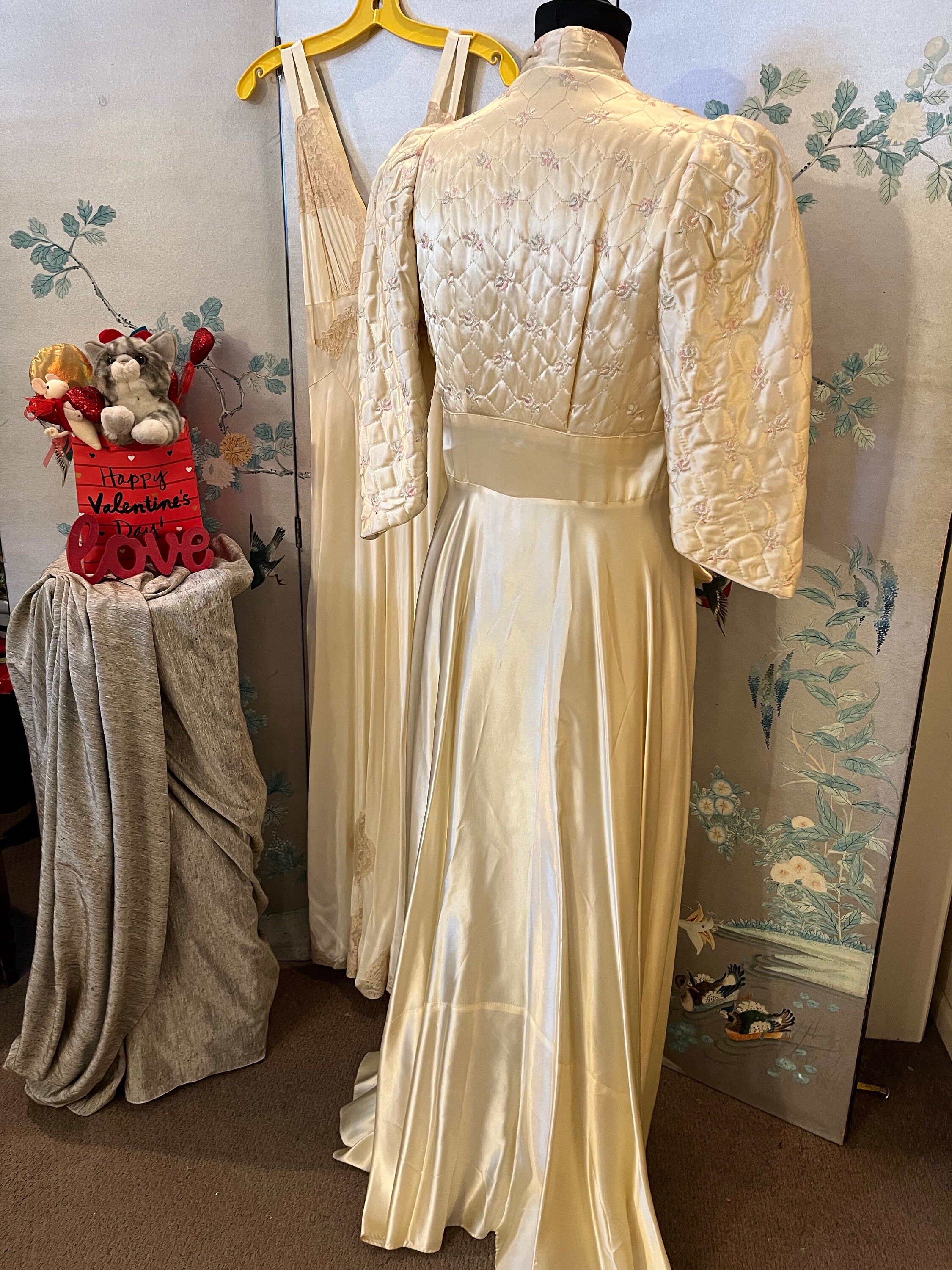 vintage ladies dressing gown 1930s/40s Quilted Silk Dressing Gown by Freny Paris XS/S  The Lady Next  Door