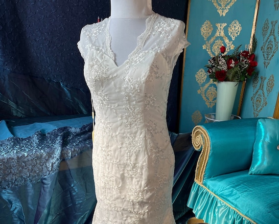 chinese dress ladies Allure Couture C801 Sheath Lace Cat-Eye Bridal Gown