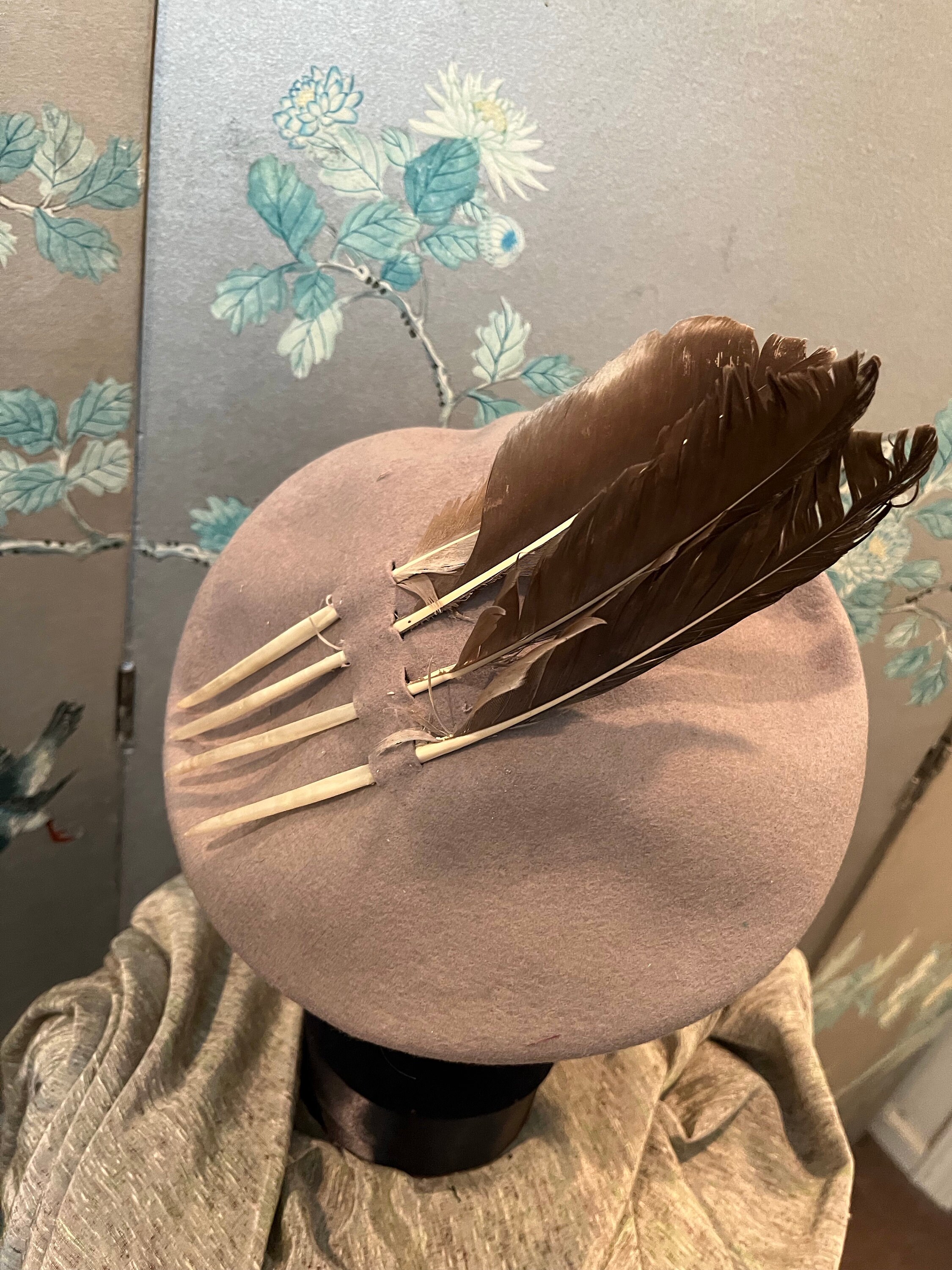 UNIQUE 1940s BROWN FELT BERET WITH RUCHING AND FEATHER SPRAY Dorothy Morant Millinery Hand sewn vintage navy straw braid  main image 4