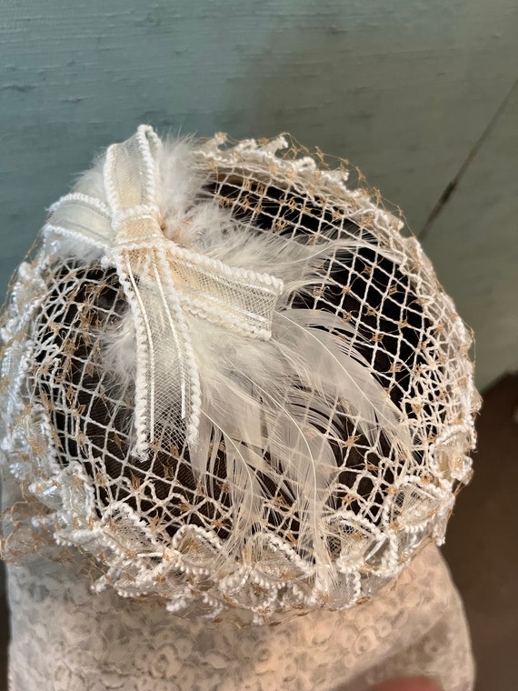 1960 Net Pillbox hat with aigrette feathers in wh… - image 2