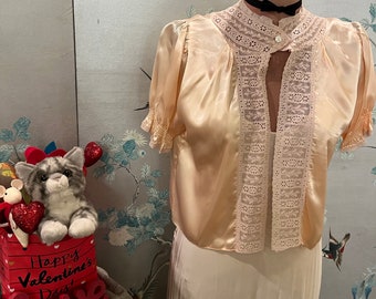 1940 vintage bed jacket