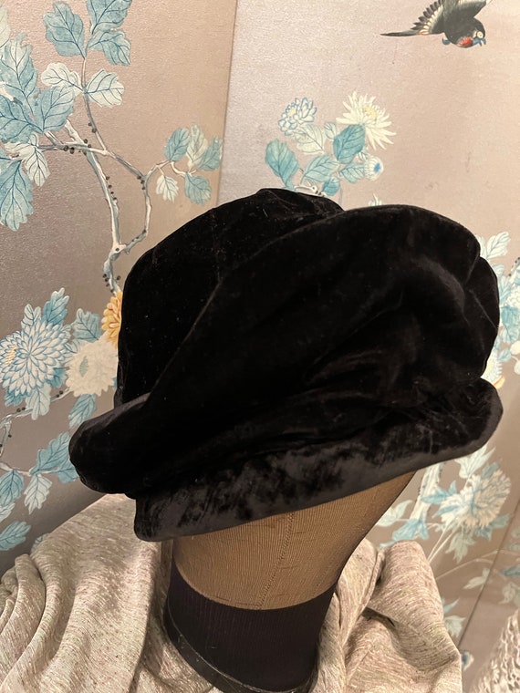 1920 vintage, black velvet, cloche hat