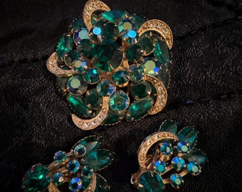 80’s Set, brooch and matching earrings in green and gold