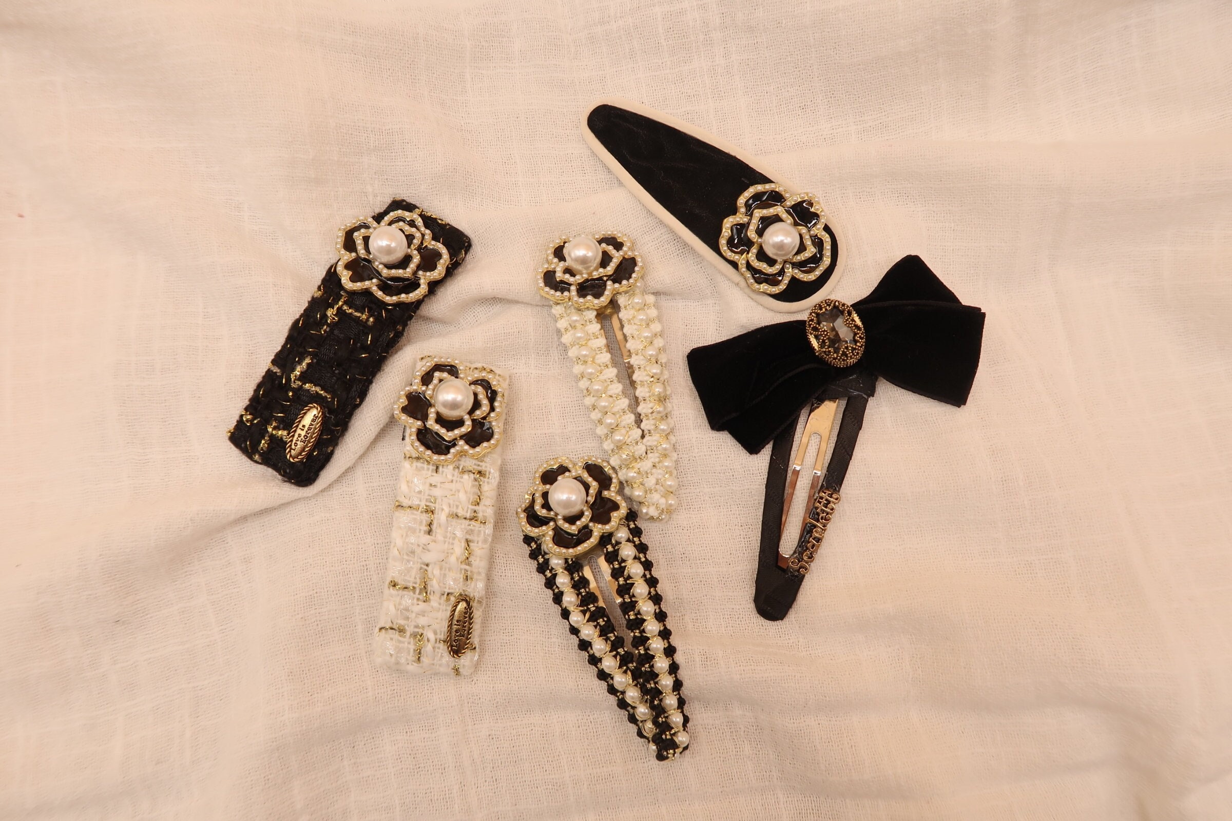 chanel claw clip