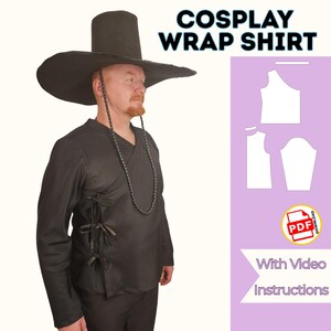 Puede incluir: Una camisa negra de cosplay con un sombrero de ala ancha. La camisa tiene mangas largas y lazos laterales. La imagen incluye un patrón y el texto "Cosplay Wrap Shirt" y "With Video Instructions".