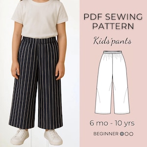 Puede incluir: Un niño con pantalones a rayas azul marino y blanco y una camiseta blanca. La imagen incluye un patrón de costura PDF para pantalones de niños, con tallas de 6 meses a 10 años y nivel principiante.