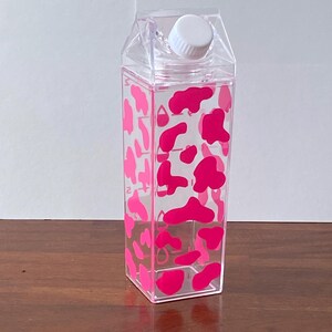 Garrafas de leite rosa