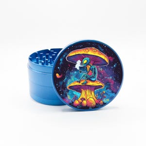 Alien with Mushroom Grinder, Herb Grinder with Catcher, Cool UFO Herb Grinder, Perfect Gift for Space Lovers