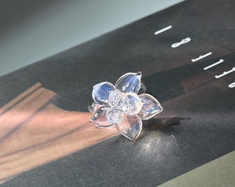 Color Changing Jasmine Flower Ring - Novelty Gift (Flowers 0.98 Inches in Diameter)