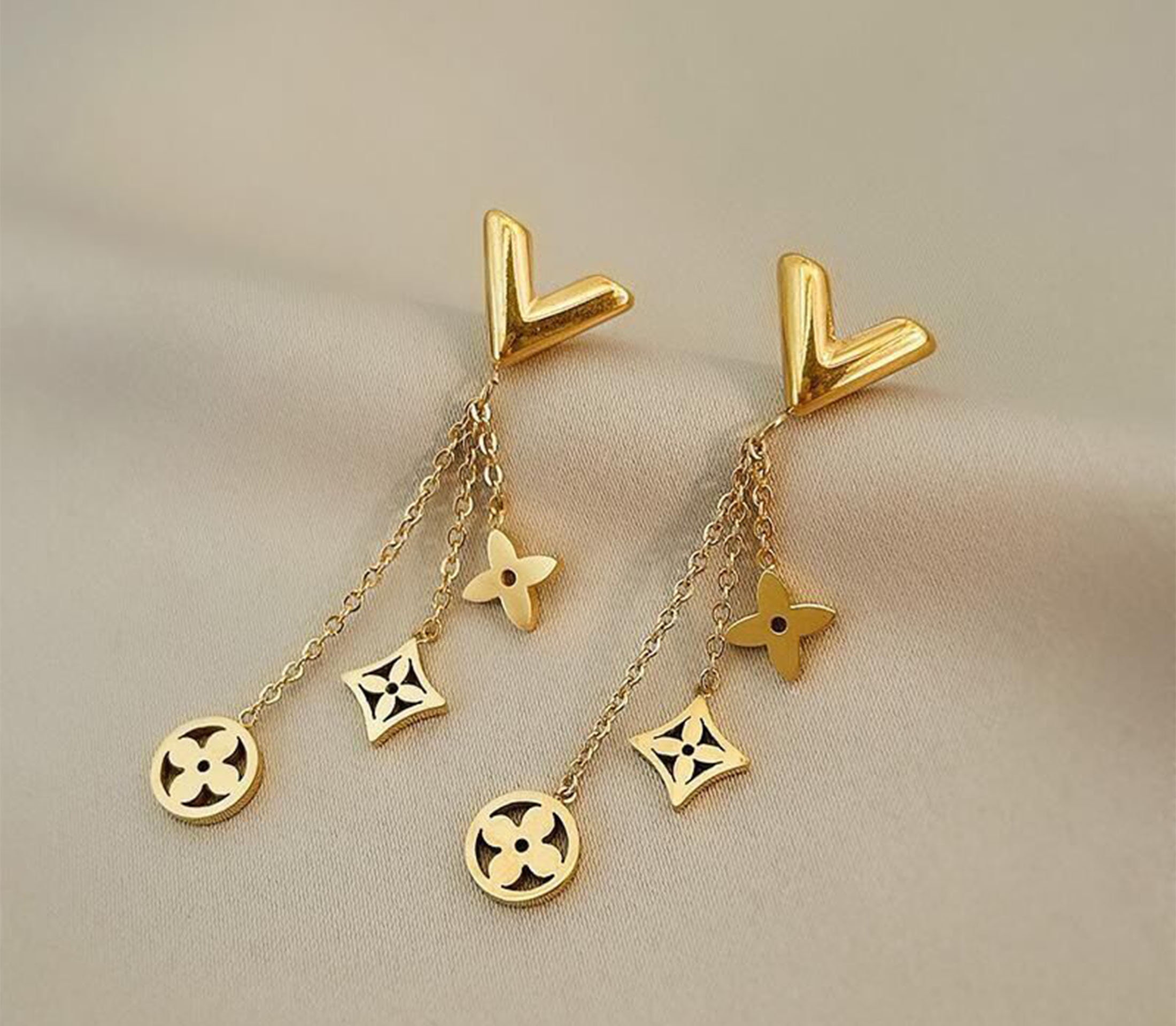 Most Popualr Louis Vuitton Blooming Trinity Cutwork LV & Monogram Pendant  Yellow Gold Plated Logo Drop Earrings For Ladies