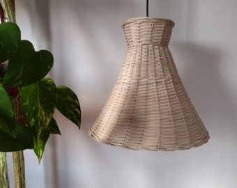 Suspension lamp in natural wicker. Suitable for living room, bedroom, kitchen, study, bedroom. Styles: boho, modern