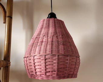 Suspension lamp in pink wicker