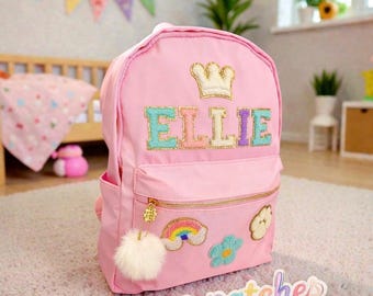 Gepersonaliseerde rugzak voor meisjes met chenille-patches | Aangepaste kindertas met naam | Terug naar school-cadeau | Preppy reisschoolrugzak