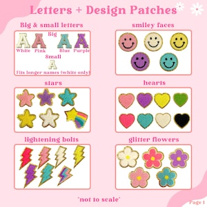 Op de afbeelding: Een verscheidenheid aan kleurrijke stoffen patches met geborduurde details en glitter. Ontwerpen omvatten letters, smiley gezichten, sterren, harten, bliksemschichten en bloemen. De patches zijn in verschillende kleuren, waaronder roze, blauw, paars, geel en wit.