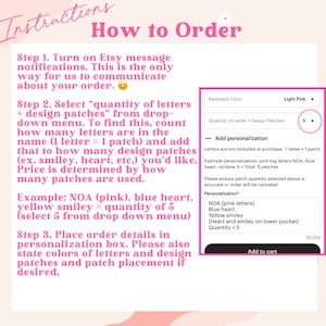 Op de afbeelding: Een roze en witte afbeelding met instructies voor het bestellen van aangepaste patches. De tekst legt uit hoe je het aantal letters en design patches selecteert en hoe je personalisatiegegevens toevoegt. Een voorbeeld laat zien hoe je NOA-patches bestelt.