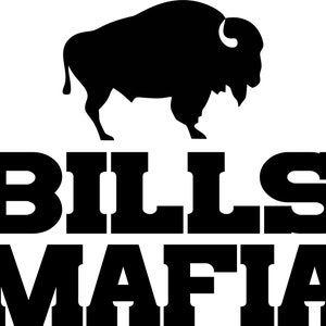 Op de afbeelding: Zwart-witte silhouet van een buffel met de tekst "Bills Mafia" eronder.