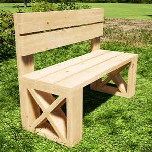 Puede incluir: Un banco de madera clara con respaldo, colocado sobre un césped. El banco tiene un diseño sencillo con asiento y respaldo de listones, y soportes en forma de X en las patas. El banco es de madera natural.