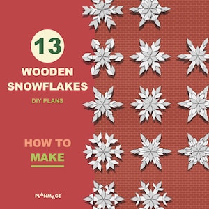 Op de afbeelding: Een rode achtergrond met witte tekst die "13 Houten Sneeuwvlokken DIY-Plannen Hoe te maken Planmage" luidt. De afbeelding toont 13 verschillende sneeuwvlokontwerpen, elk met een uniek patroon van witte lijnen op een rode bakstenen achtergrond.