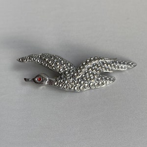 Unsigned Vintage Silver Tone Metal Bird Duck Design Brooch