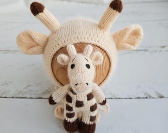 Newborn Giraffe and bonnet, Stuffed animal toy. Newborn photo props