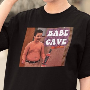 Gibby Babe Cave Meme T-shirt, Funny Unisex Meme Tee, Viral TV Show Meme Shirt, Hilarious Gibby Meme Gift, Comedy Meme Sweatshirt