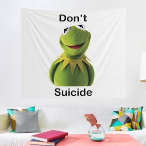 Puede incluir: Un personaje verde de Muppet con ojos grandes y una amplia sonrisa, con el texto "Don't Suicide" debajo.