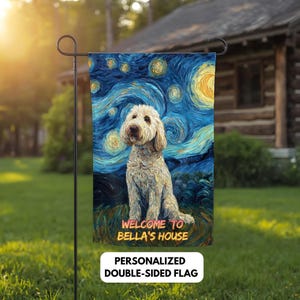 Puede incluir: Bandera de jardín de doble cara con un perro al estilo de "La noche estrellada" de Van Gogh. La bandera dice "Welcome to Bella's House" y "Personalized Double-Sided Flag."