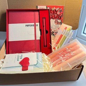 Set regalo di Natale: quaderno in pelle PU A5 con penna gel, evidenziatori, penne gel, biglietto di Natale 3D e portapenne, opzioni verdi e rosse festive