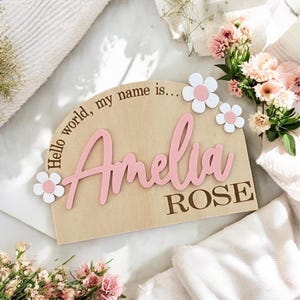 Arco personalizado con flores para anunciar el nombre del bebé | Placa personalizada de anuncio de nacimiento «Hola mundo» | Disco personalizado con el nombre del bebé