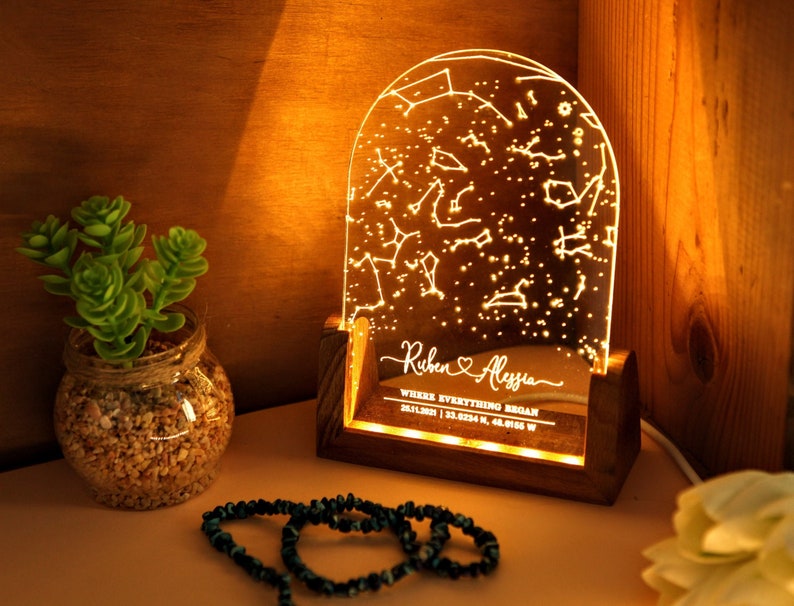 Personalisierte Konstellationskarte Lampe Geschenk Sternenkarte auf Nachtlicht Geschenk für Freund / Freundin Sternenkarte Geschenk für Paare Bild 2