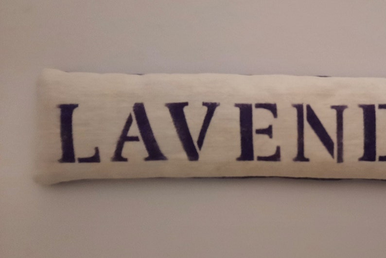 Lavendelkissen, Leinen, pflanzengefärbt, handbedruckt,weiß-lila, 25 x 5 cm, Duftkissen, Mottenschutz, mit Bio-Lavendel Bild 3