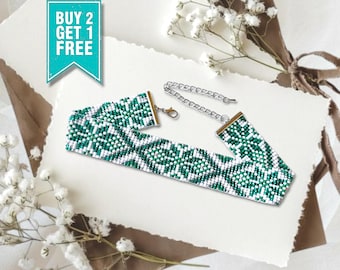 Gargantilla de cuentas hecha a mano: collar con patrón ucraniano verde y blanco