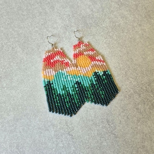 Pendientes de cuentas con diseño de montaña, diseño de atardecer, paisaje, naturaleza, paisaje, aire libre, flecos, joyería bohemia llamativa