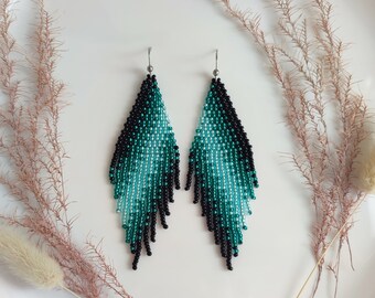 Boucles d'oreilles longues en perles vertes dégradées