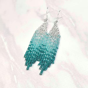 Orecchini con frange di perline sfumate verde acqua, gioielli con perline pendenti sfumate blu smeraldo