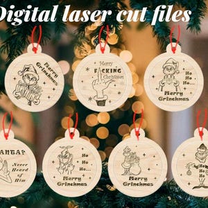 Puede incluir: Adornos navideños de madera con diseños temáticos de Grinch y el texto "Merry Grinchmas". Algunos adornos presentan al Grinch con gorros de Papá Noel y otros elementos navideños. El texto "Digital laser cut files" está en la parte superior.
