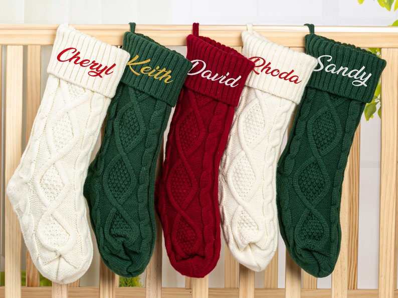 Chaussettes de Noël brodées Chaussettes de Noël personnalisées Chaussettes de Noël en tricot à monogramme Cadeaux de Noël image 4