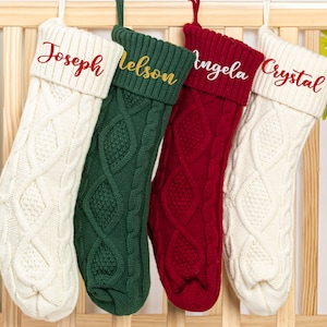 Chaussettes de Noël brodées Chaussettes de Noël personnalisées Chaussettes de Noël en tricot à monogramme Cadeaux de Noël image 3