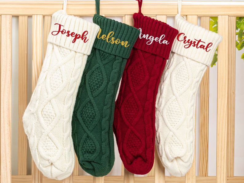 Chaussettes de Noël brodées Chaussettes de Noël personnalisées Chaussettes de Noël en tricot à monogramme Cadeaux de Noël image 3