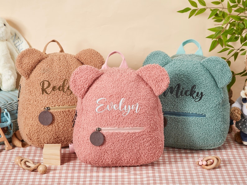 Personalisierter Teddybär Rucksack, gestickter Teddybär Rucksack für Kinder, Plüsch Rucksack Tasche, Name Bär Tasche, süße Tasche für Kinder, Kindergeschenke Bild 1